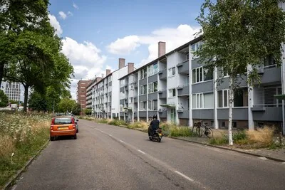 Woonbedrijf sloopt 92 oude flats en bouwt honderden nieuwe woningen: ‘Het wordt tijd, ze zijn helemaal op’
