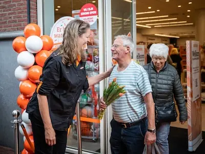 Na maanden onzekerheid pinkt Astrid traantje weg bij heropening van Blokker in Helmond