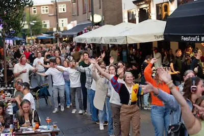 1400 deelnemers aan The Music Bingo zetten Stratumseind op zijn kop