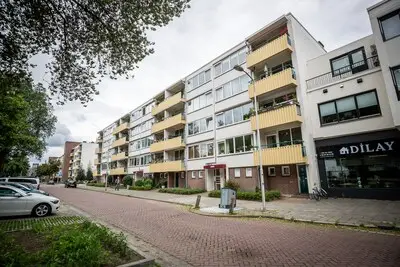 Sloophamer bungelt boven 248 woningen Montgomerylaan: ‘Niet doen, flats zijn in uitstekende staat’