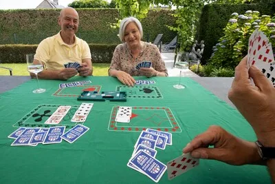 Na coronadip is bridgeclub Stippent er weer bovenop; ‘Stoffige imago is er wel af’