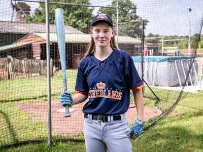 Honkbaltalent (16) uit Veldhoven maakt EK-debuut met Nederlandse dames in Tsjechië