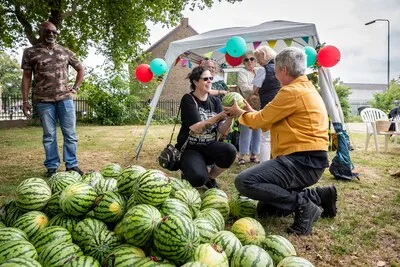 Meloenen als bedankje voor mantelzorgers; ‘Ze moeten veel ballen in de lucht houden’