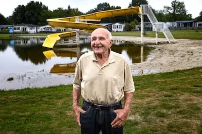 Met een hart van goud en ongekende kennis: Bertje (bijna 88) stopt op recreatiepark in Heeze