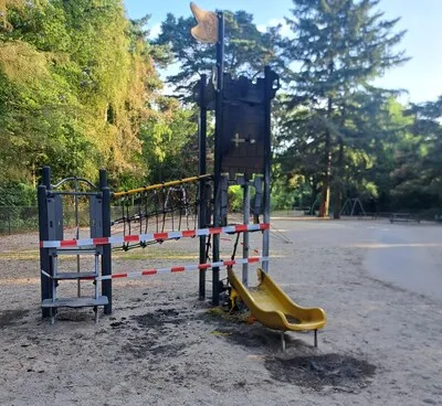 Drie toestellen in speeltuin Wandelbos in de fik gestoken, 200.000 euro schade