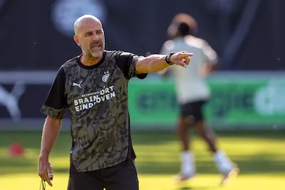 Peter Bosz neemt lessen uit vorig seizoen mee bij PSV: ‘Bekende uitspraak, maar nu begrijp ik hem ook echt’