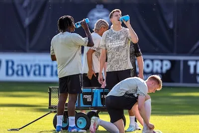 LIVE training PSV | Hitteplan op de Herdgang: Eindhovenaren op het veld, Pepi sluit aan bij de groep