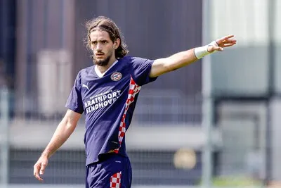 PSV-aanwinst spreekt amper Engels: ‘Sowieso een probleem, het liefst moet hij Nederlands gaan spreken’
