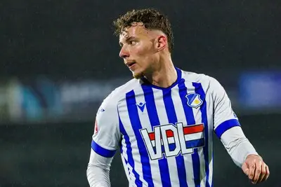Tibo Persyn keert terug naar België: jonge rechtsback tekent contract bij RWDM Brussels