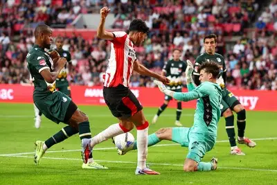 LIVE | Tweede helft van Lichtstadderby begonnen, Pepi met eerste kans namens PSV