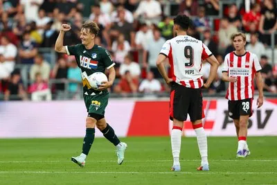 LIVE | PSV gaat met 3-2 voorsprong de rust in, tweede helft belooft nog een spannende te worden