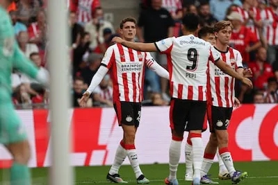 LIVE | Pepi maakt zijn tweede van de wedstrijd en vergroot de voorsprong in Lichtstadderby naar 3-1