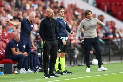 Peter Bosz vertelt over de keepersstrijd bij PSV: ‘Ik neem de beslissing niet op basis van één mispeer’