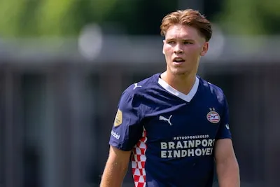PSV houdt een paar jonge spelers bij de A-kern: het is nu aanhaken of (tijdelijk) afhaken voor de talenten