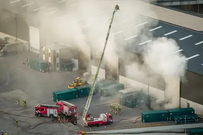 Brand in pand op industrieterrein in Alphen
