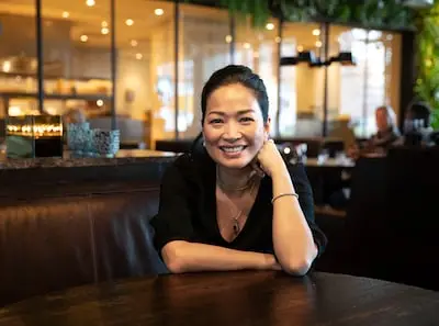 Eveline Wu opent haar zesde horecazaak: een koffietent in Eindhoven waar mensen voor ‘omlopen voor een kop van een 9,5’