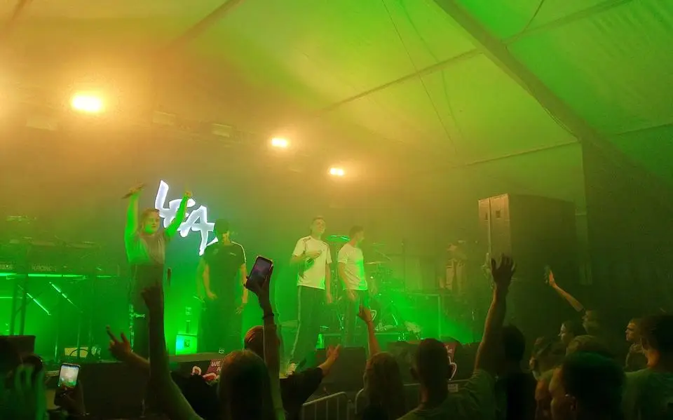 Feestweek barst los met opening centrum: Buitenpost gaat uit de bol