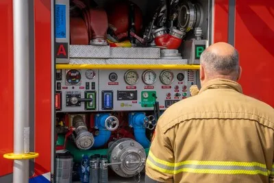 Middelbrand op Industrieweg in Alphen aan den Rijn