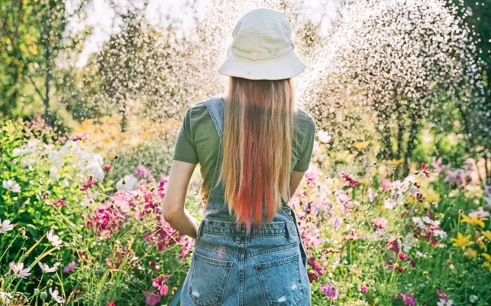 Op vakantie? Zo houd je je tuin levend en voorkom je een jungle als je terug komt