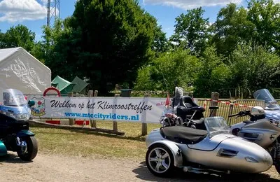 Motortoerclub De Cityriders houdt Klimroostreffen in Budel