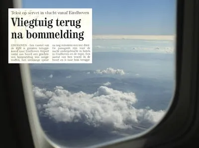 Jan (71) wil net gaan eten als hij op zijn servetje leest dat er een bom in zijn vliegtuig zit