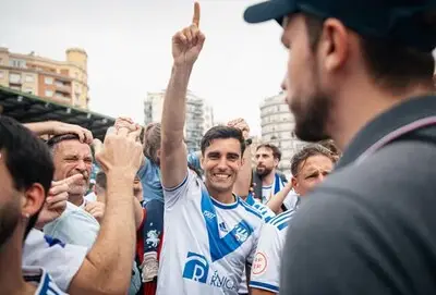 FC Eindhoven strikt verdediger met legendarische voetbalnaam als eerste aanwinst