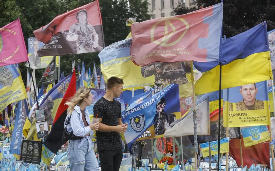 Voetbal is oorlog, Vlap. Miljoenen verdienen in Rusland kan moreel niet door de beugel | LC commentaar