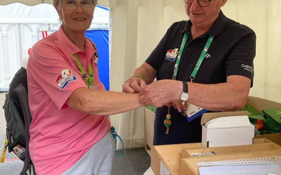 Lammie (81) uit Workum wordt blij van de ‘besmettelijke’ Vierdaagse maar mist de kuierferskes