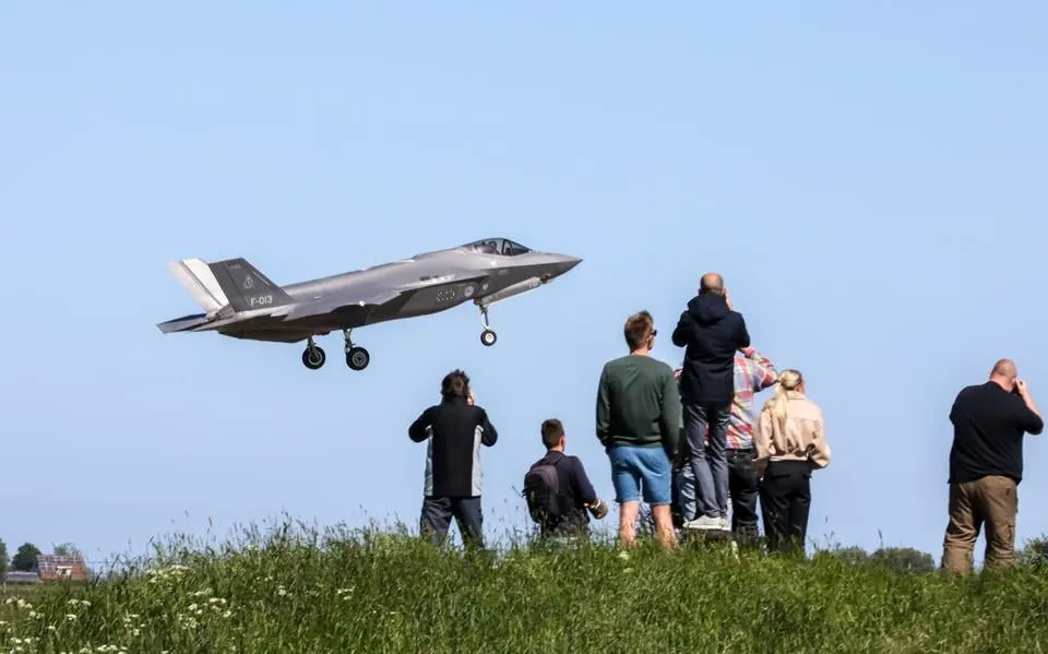 Landen F-35-straaljagers straks op de snelweg? ‘Wij hebben weleens aan de Afsluitdijk gedacht’