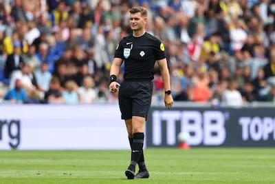 KNVB zet de luiken open voor Kooij: hij fluit belangrijk duel van PSV