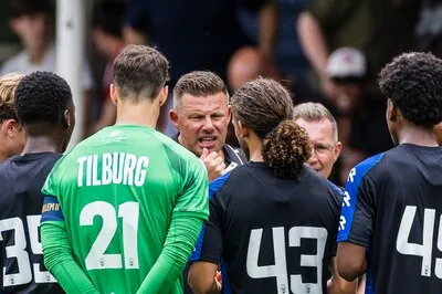 Oefenzege op amateurs zegt Willem II-trainer niks: ‘Hoort erbij, maar héél eerlijk: ik heb liever wat meer weerstand’