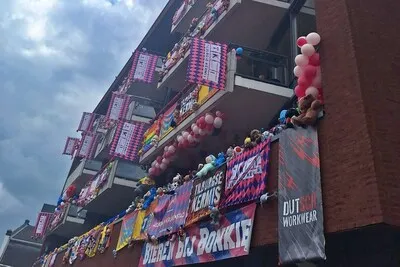 Dit is het verhaal achter de versierde balkons aan de Besterdring