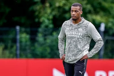 PSV speelt in spectaculair oefenduel gelijk tegen VfB Stuttgart: nieuwe spits Pléa schiet meteen met scherp