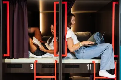 ‘Hotelkamers’ ter grootte van een matras, Stayokay-hostel op Strijp-S weer open na verbouwing