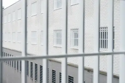 Rechter tikt Trudo op de vingers: 61-jarige ex-gedetineerde krijgt tweede kans in huurwoning