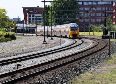NS-conducteur hard van achteren getrapt na conflict over kaartje in trein tussen Helmond en Eindhoven