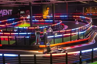 Tilburgse kartbaan compleet vernieuwd: ‘Supervet, het is net Mariokart’