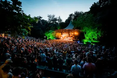 Directeur 013 wil een amfitheater voor 20.000 bezoekers in Tilburg: 'Dan kun je ook The Stones of Dua Lipa halen'