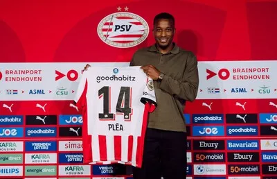 PSV onthult de veertien van Pléa: nieuwe spits tekent verrassend lang contract