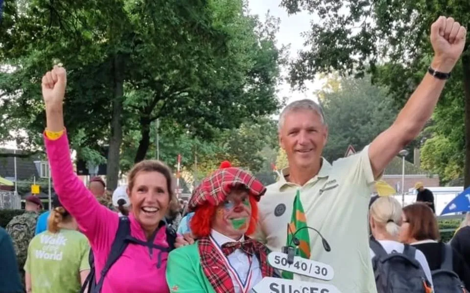 René en Monique uit Ter Idzard zijn niet ‘sneu of ziek’ en lopen Nijmeegse Vierdaagse niet voor goed doel: ‘Wij doen het voor de lol’