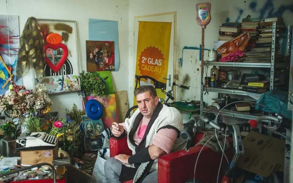 De man met de kaplaarzen en lippenstift verruilt Groningen voor Leeuwarden. ‘René is altijd een mysterie voor me geweest’