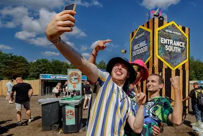 Hardcore- en hardstylefans beleven 22ste editie van Decibel Outdoor: wat maakt dit festival zo bijzonder?