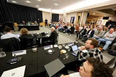 Intimidatie lokale politici gevaar voor democratie: ‘Ook ondernemers en boze burgers zetten raadsleden onder druk’