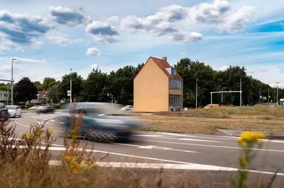 Verkeerslichten bij rotonde met Draaiend Huis in Tilburg werken niet, oorzaak storing onbekend