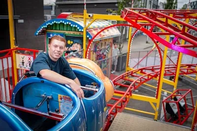 Na moeizame start draait Crazy Clown van Bergse Johan (21) goed op de Tilburgse kermis