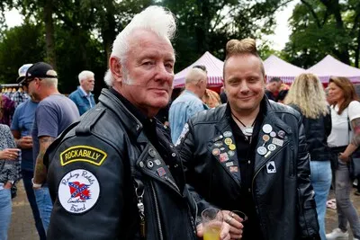Vetkuiven en petticoats present? Tijd voor rock ’n’ roll bij de kiosk