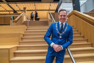 Basisschoolklas ontbijt met burgemeester in Helmond