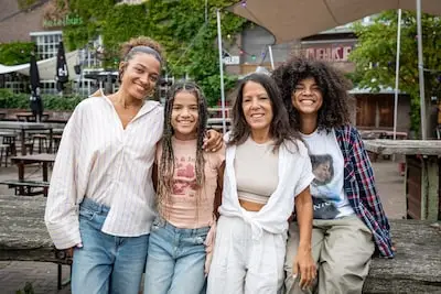 Inge uit Eindhoven en haar drie dochters zijn al tien jaar op wereldreis: ‘We leven uit onze koffer en zonder vangnet’