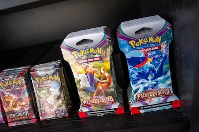 Dakloze en verslaafde Brabander (39) steelt Pokémon-kaarten en aanhangers: ‘Ik moet kinderen onderhouden’