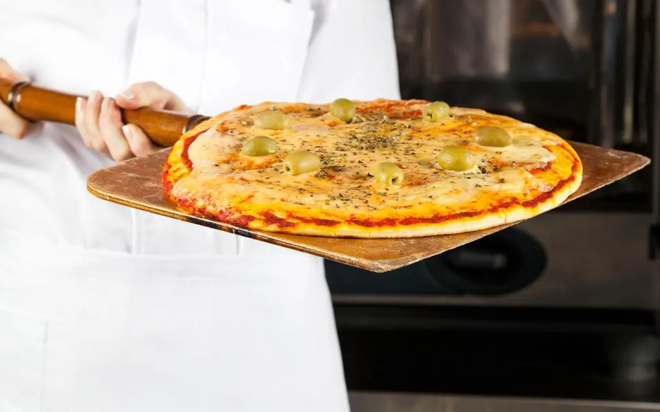 Man (36) en vrouw (35) uit Leeuwarden veroordeeld voor mishandeling pizzabakker: vrijspraak van slaan met pizzaschep